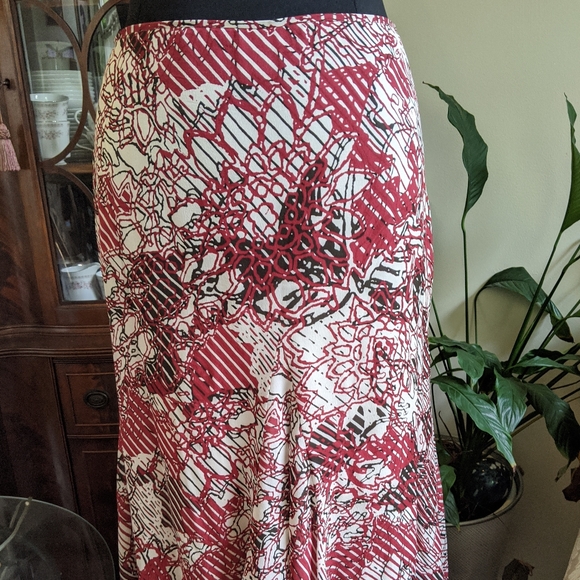 Patterned Skirt - Picture 3 of 4
